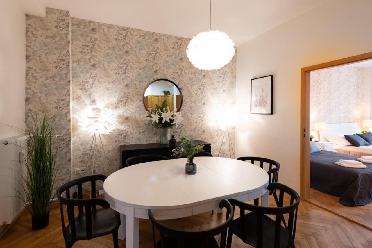 Luxury Apartment In Prime Location Praga Esterno foto